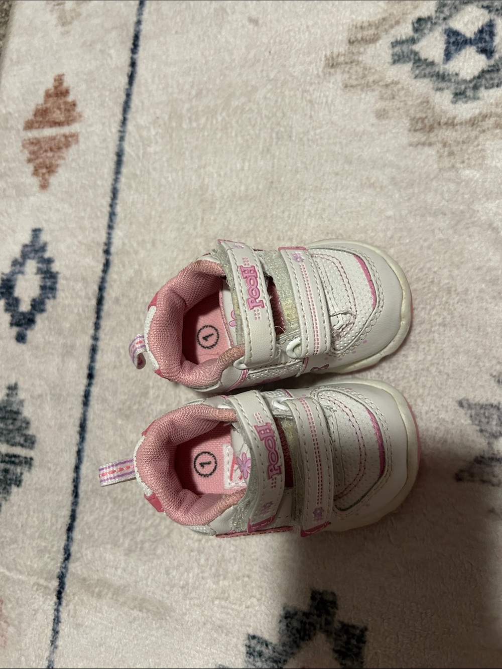 Vintage Winnie the Pooh Shoes - Picture 4 of 5